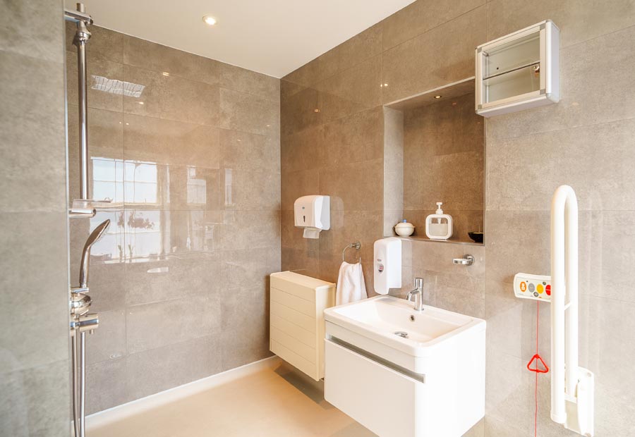 Best Care Home In Oxfordshire - Private Bathroom