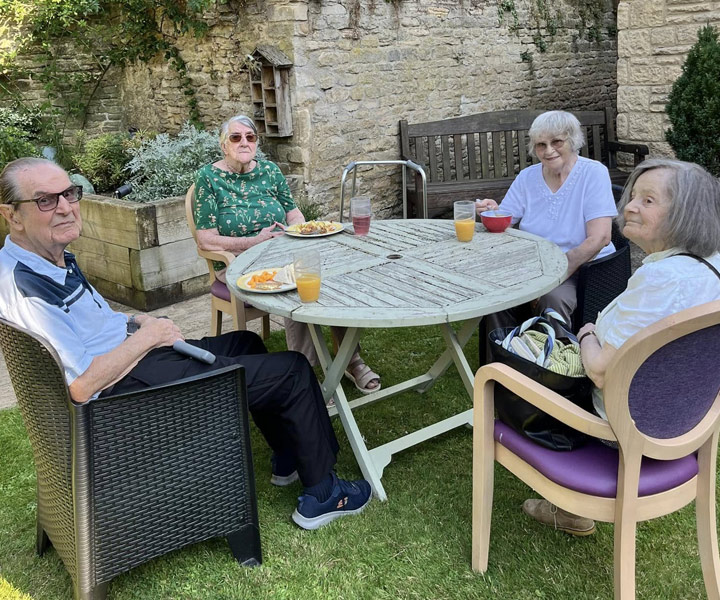 Dementia Care Transition Support - Oxfordshire Care Home - Rosebank Care Home