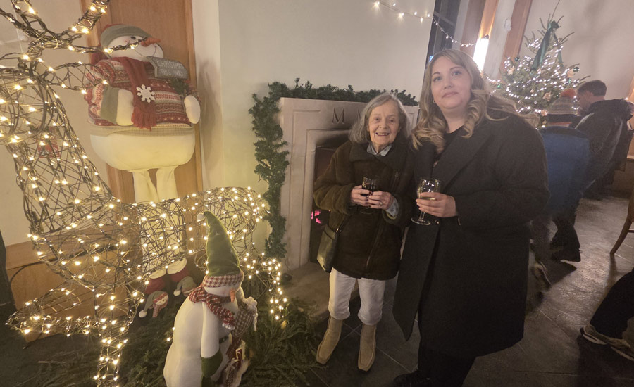 Rosebank Residents Enjoy Theatre Trip To Cokethorpe School