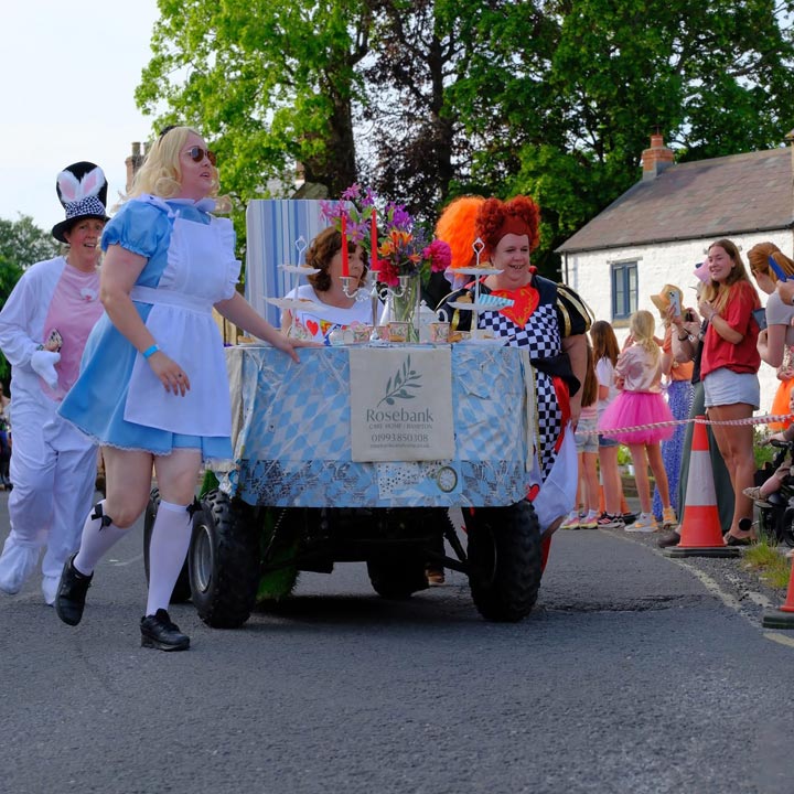 Rosebank Steals The Show At The Bampton Shirt Race