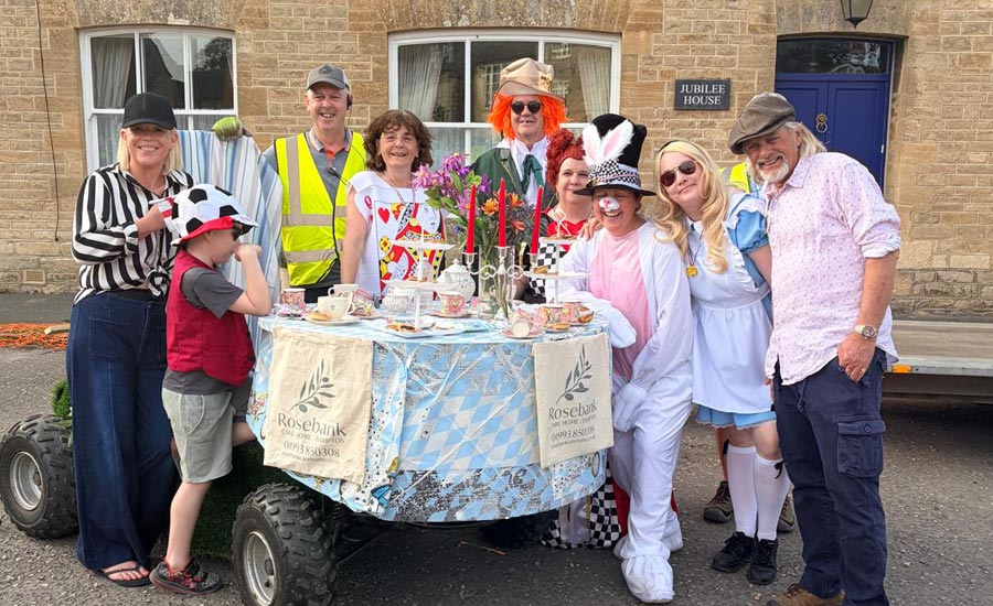 Rosebank Steals The Show At The Bampton Shirt Race